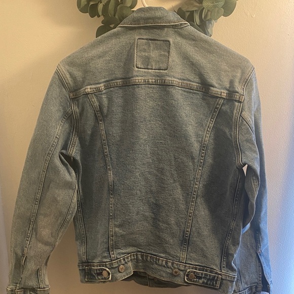 Levi's women Light Blue Denim Jacket - Picture 3 of 3
